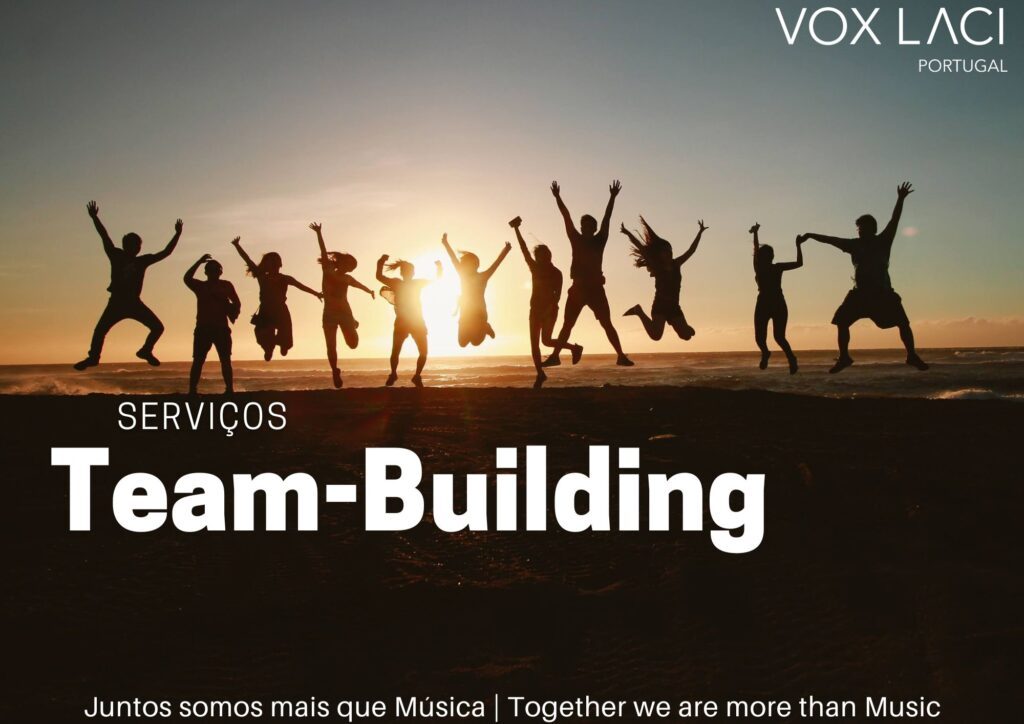 Equipa a participar numa sessão de team building com música e canto coral — VoxLaci, Lisboa e Cascais